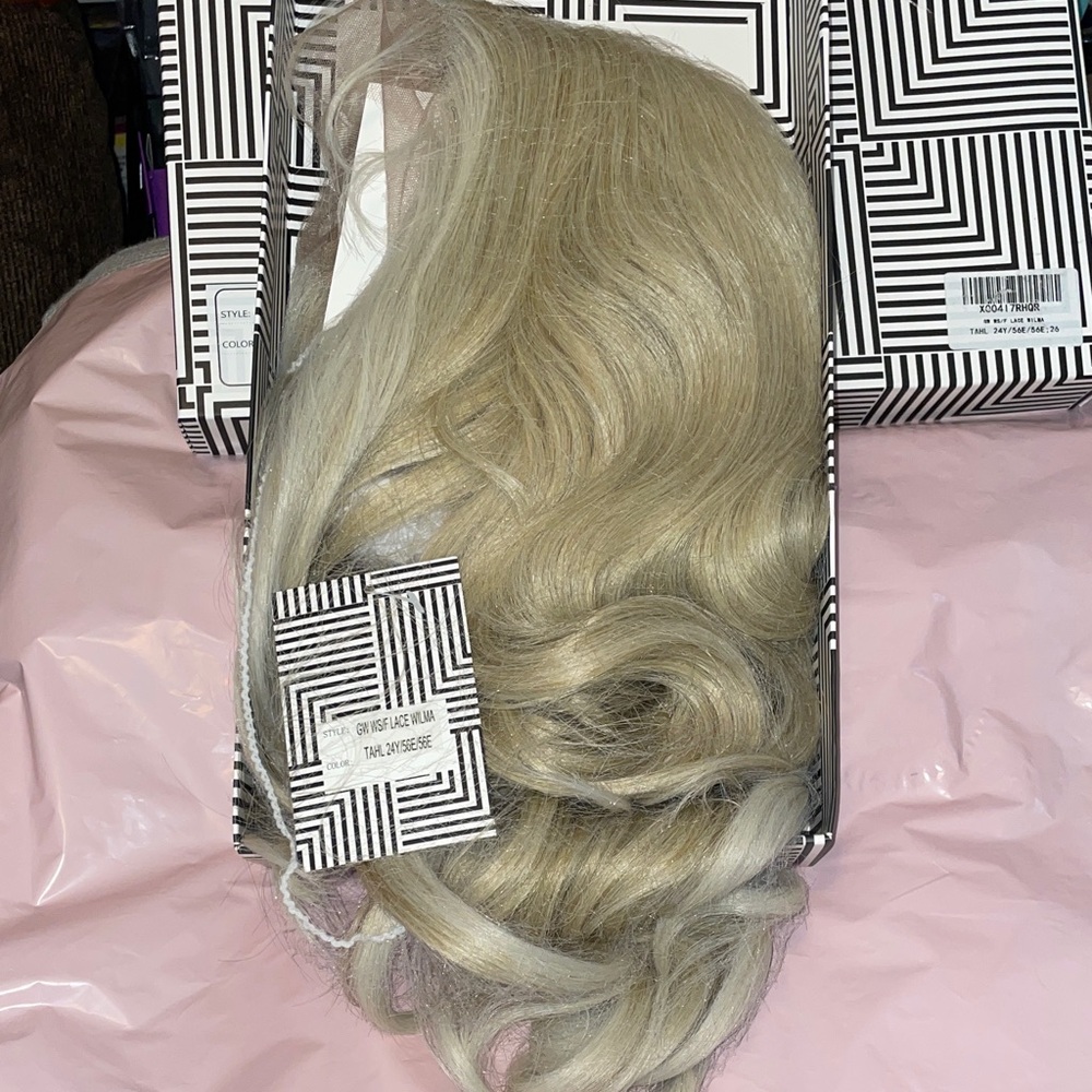 Premium Blonde Women’s Wig - Natural Ash Blonde - Picture 2 of 13